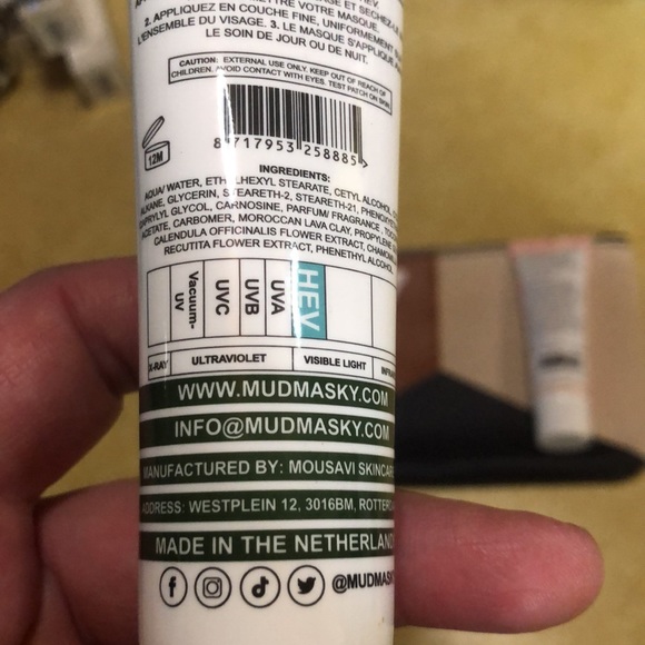 3 Piece Mask Bundle w/Makeup Bag - Picture 7 of 12